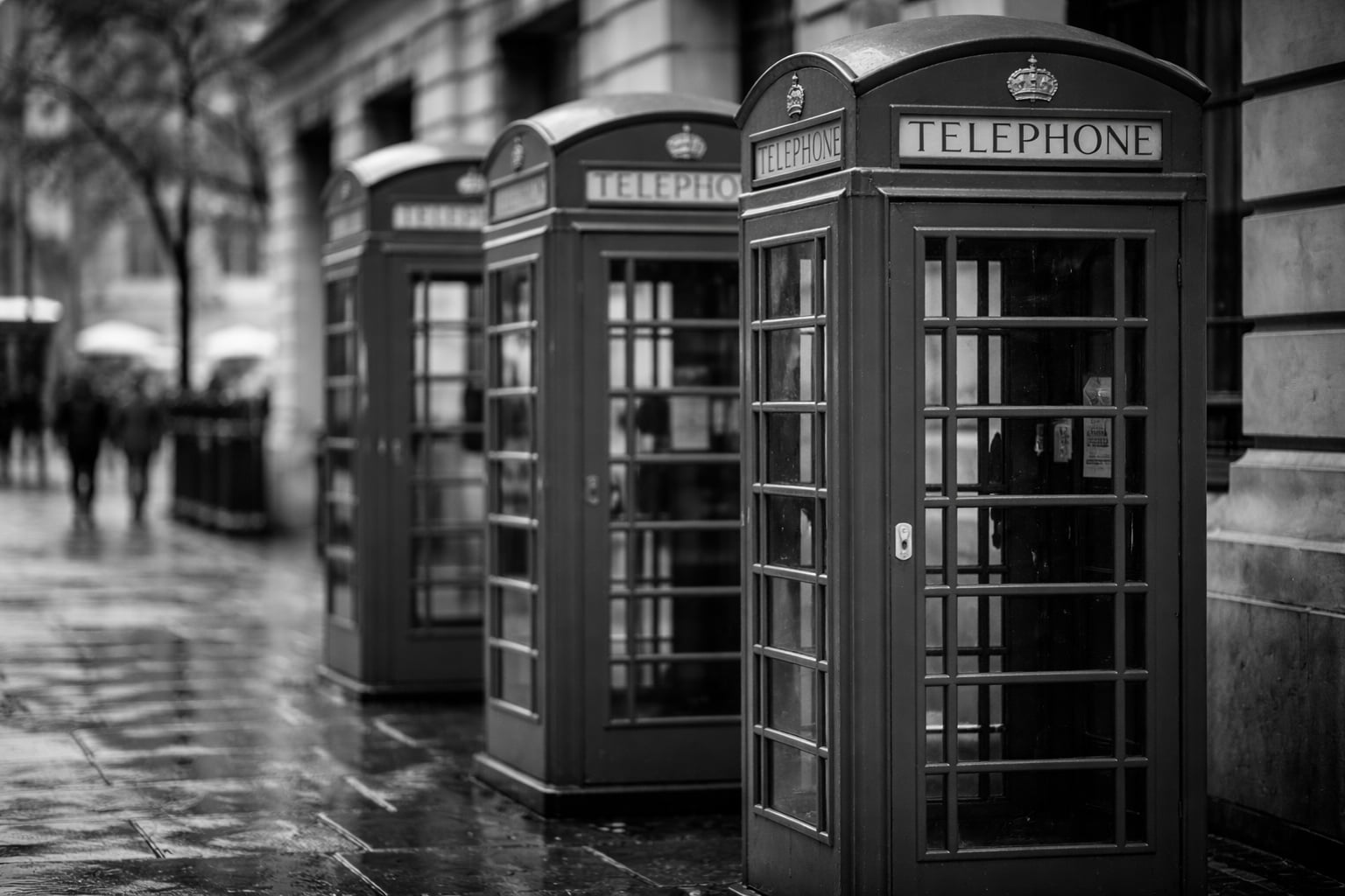 3 Englische Telefonzellen in SW