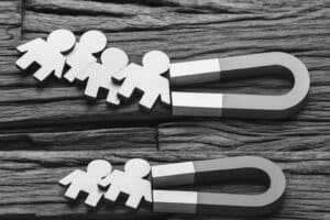 2 Magnete, die Menschen anziehen