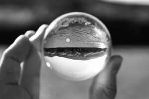 Blick in eine Glaskugel in SW