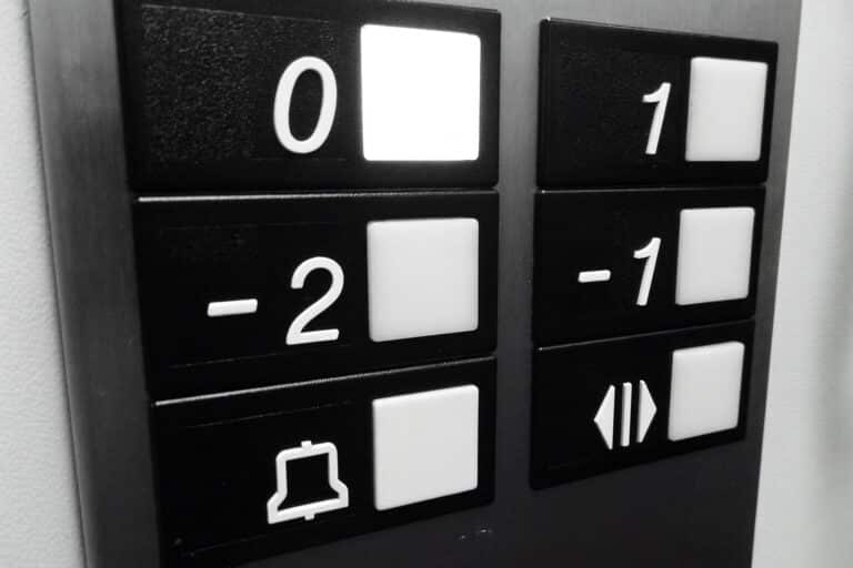 Tastatur eines Aufzuges SW