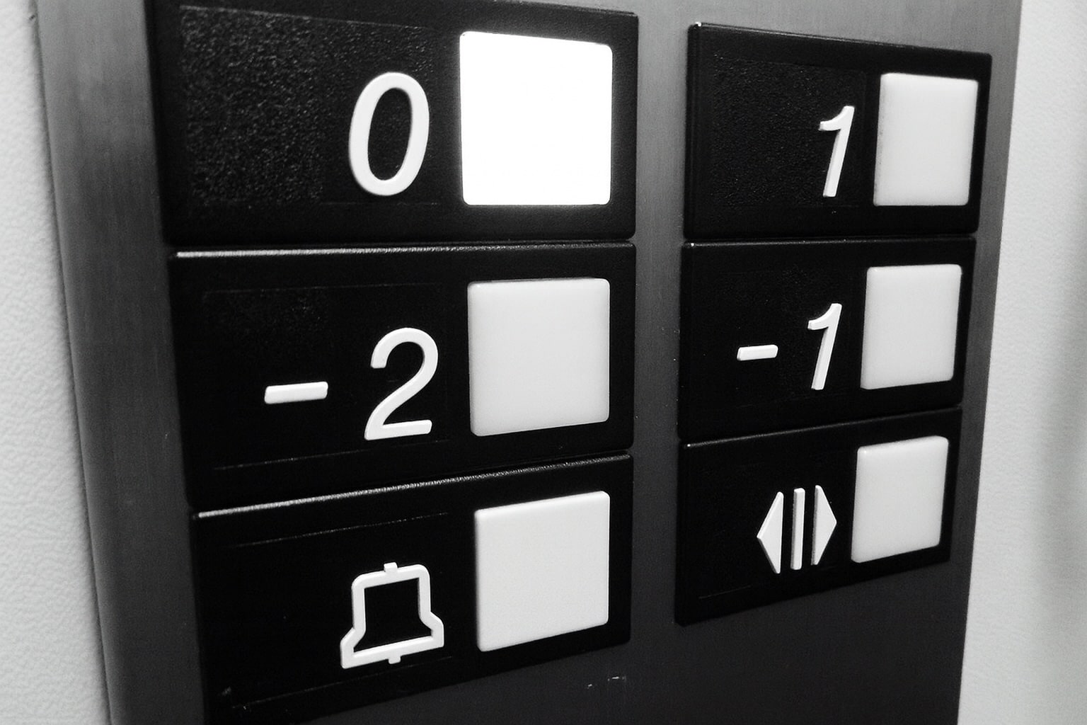 Tastatur eines Aufzuges SW