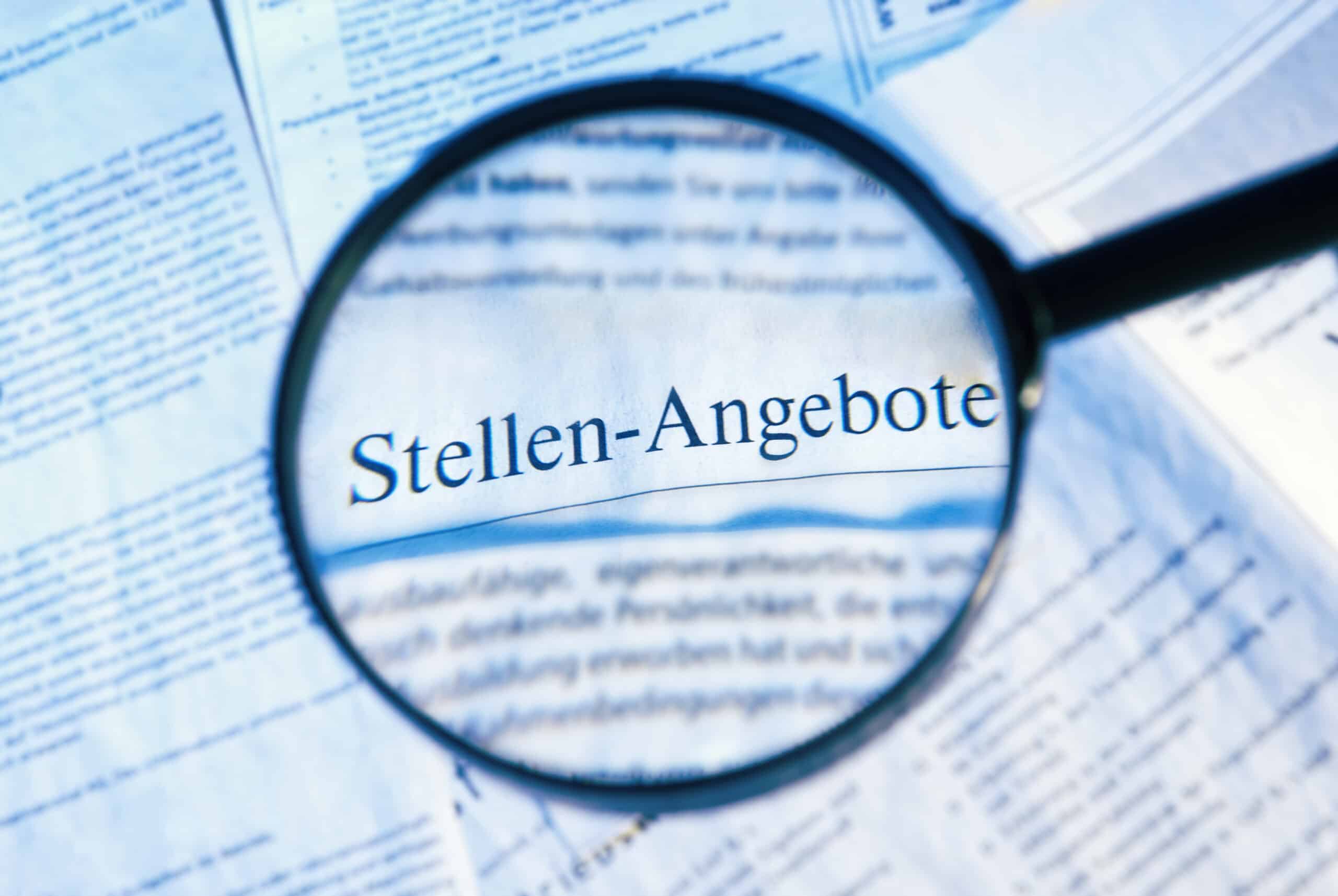 Stellenanzeigen optimieren – Lupe auf Stellenanzeigen – moderne Stellenanzeigen für Arbeitgeber