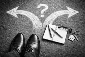 zwei stilisierte Scheidewege